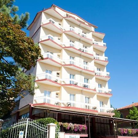 Hotel Royal Песаро Екстериор снимка