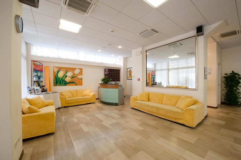 Hotel Royal Песаро Екстериор снимка